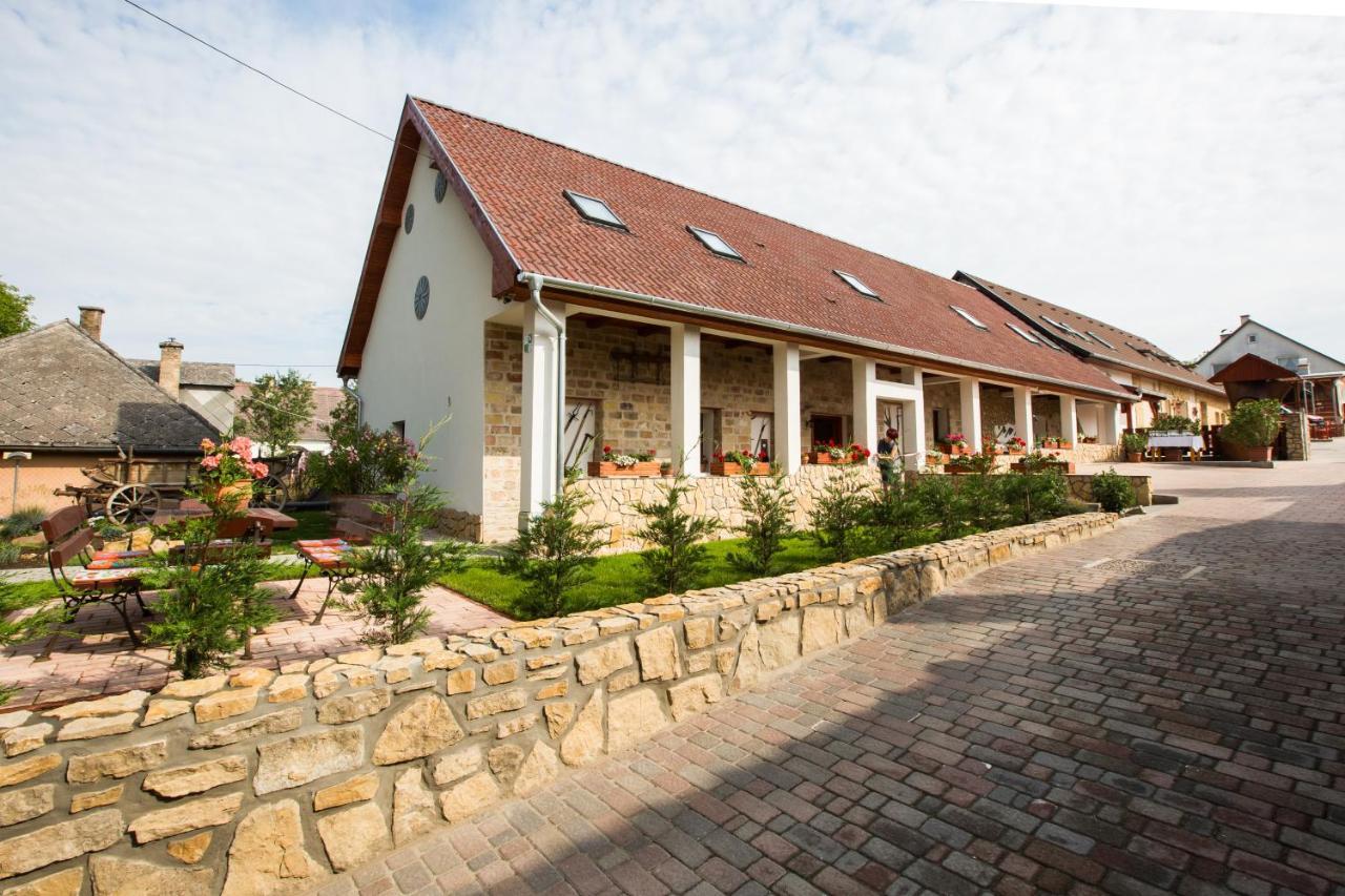 Bakony-Cinca Vendégház Szentgál Extérieur photo
