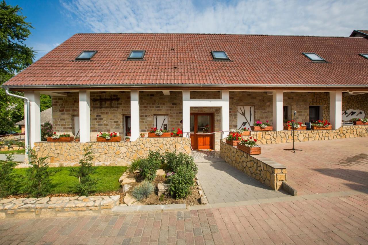 Bakony-Cinca Vendégház Szentgál Extérieur photo